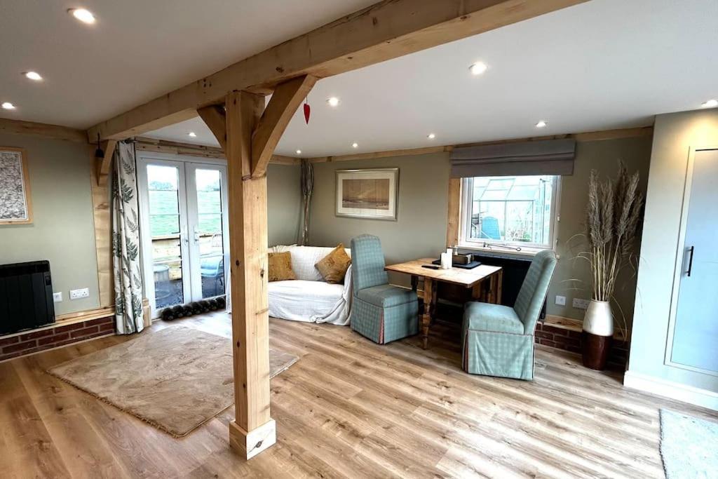 글로스터 The Old Workshop - A Cosy Country Retreat 빌라 외부 사진